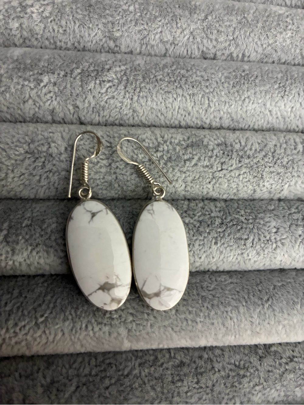 S925 White Howlite Oval Drop Earrings